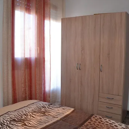 Casa Elena Gersi بيت للعطل